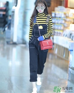 背帶褲搭配什么上衣？背帶褲搭配什么上衣好看？