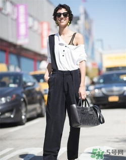 背帶褲搭配什么上衣？背帶褲搭配什么上衣好看？