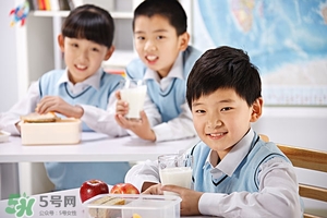 嬰兒喝羊奶好還是牛奶好 嬰兒喝羊奶粉好還是牛奶粉好 嬰兒喝羊奶好還是牛奶好 嬰兒喝羊奶粉好還是牛奶粉好