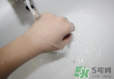 植村秀小燈泡584和784哪個白？植村秀小燈泡584和784對比