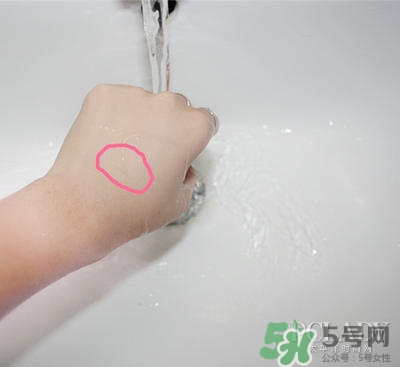 植村秀小燈泡584和784哪個白？植村秀小燈泡584和784對比