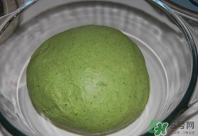 菠菜汁和面怎樣做更綠？怎么樣菠菜汁和面更綠？