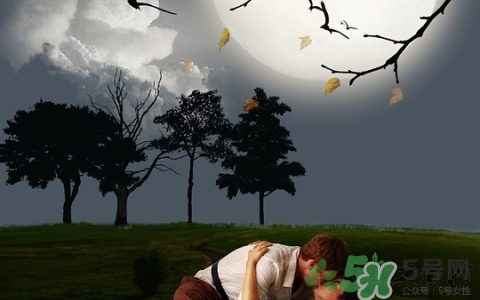 第一次如何舌吻？舌吻的技巧和方法