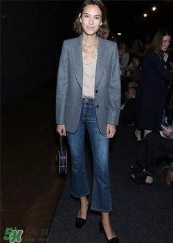 喇叭褲配什么鞋子？喇叭褲搭配什么鞋子好看？