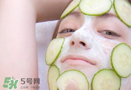 皮膚曬傷后可以用黃瓜敷嗎?皮膚曬傷后用黃瓜敷有用嗎? 皮膚曬傷后可以用黃瓜敷嗎?皮膚曬傷后用黃瓜敷有用嗎?