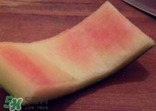 曬傷了用西瓜皮擦有用嗎?曬傷了用西瓜皮抹管用嗎? 曬傷了用西瓜皮擦有用嗎?曬傷了用西瓜皮抹管用嗎?