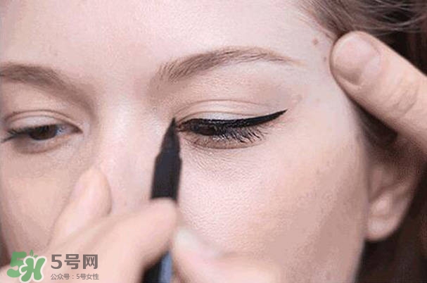 不脫妝眼線(xiàn)怎么畫(huà) 不脫妝眼線(xiàn)畫(huà)法