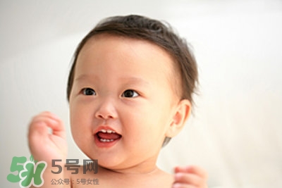 1歲寶寶的發(fā)育指標(biāo) 1歲寶寶的發(fā)育標(biāo)準(zhǔn) 1歲寶寶的發(fā)育指標(biāo) 1歲寶寶的發(fā)育標(biāo)準(zhǔn)