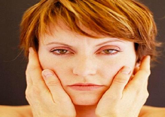 臉色發(fā)黃是什么原因？臉色發(fā)黃吃什么調理更好？