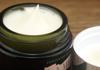 眼部有脂肪?？梢杂醚鬯獑幔垦鄄坑兄玖Ｓ檬裁囱鬯?？