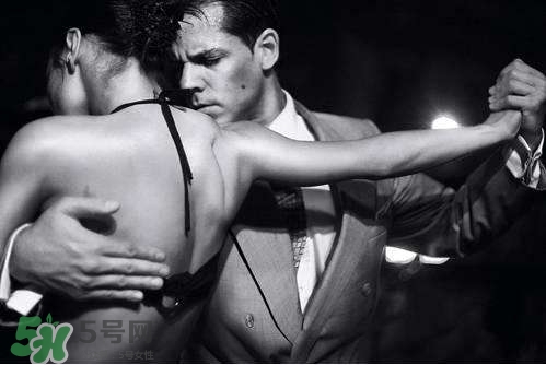 男人的精子對(duì)女人有啥好處？吃精液會(huì)不會(huì)懷孕？