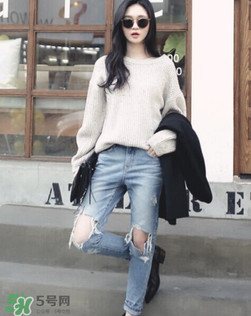 破洞牛仔褲搭配什么上衣？破洞牛仔褲配什么上衣好看？