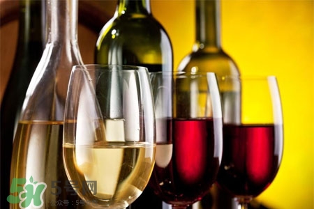 皮膚過(guò)敏可以喝酒嗎？皮膚過(guò)敏能喝白酒嗎？