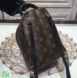 lv雙肩包怎么看真假？lv雙肩包真假辨別