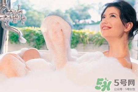 皮膚過敏可以洗澡嗎？洗澡會(huì)加重皮膚過敏嗎？