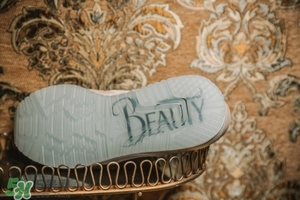 asics tiger美女與野獸合作款有哪些？asics美女與野獸多少錢？