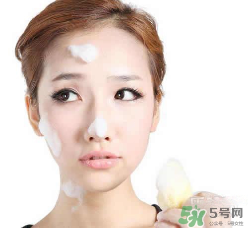 卸妝膏可以當(dāng)洗面奶嗎？用完卸妝膏后還要用洗面奶嗎？