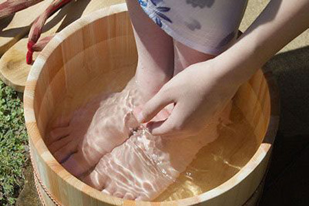 艾草泡草有什么好處？用艾草泡腳的好處有哪些？