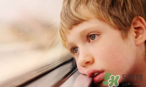 孩子抑郁癥什么癥狀？孩子抑郁癥是什么表現(xiàn)？