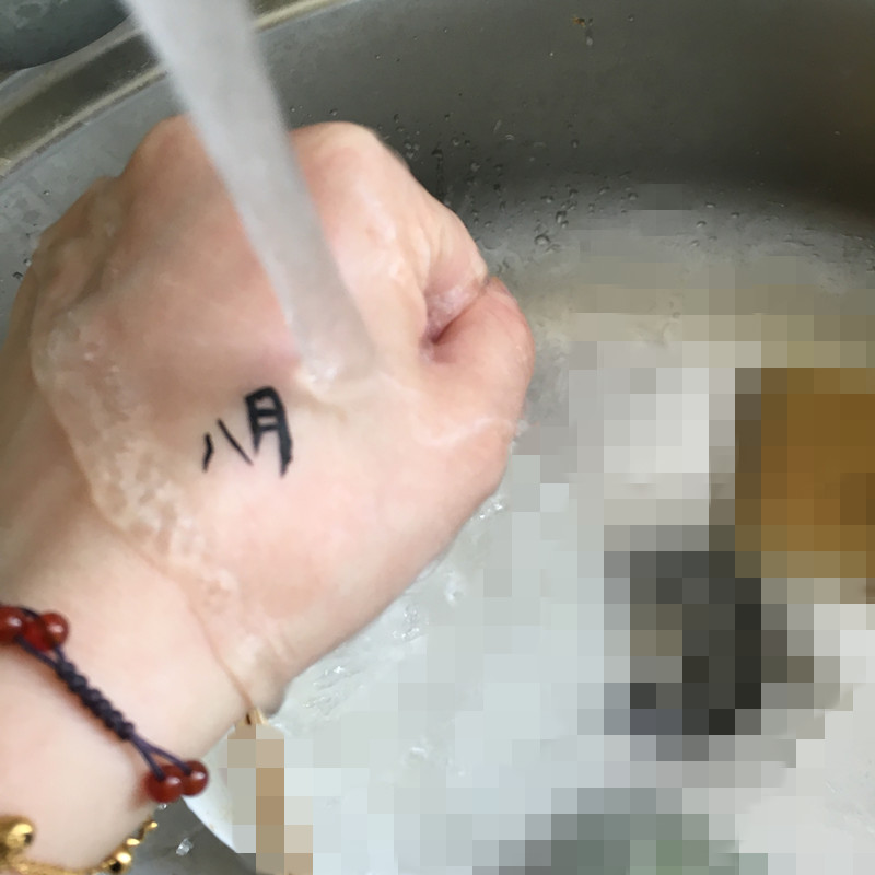 cl眼線液多少錢？Christian Louboutin眼線液色號試色