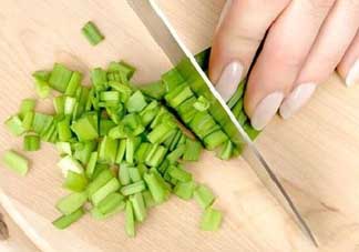 薺菜和蔥能一起吃嗎？薺菜餃子可以放蔥嗎？