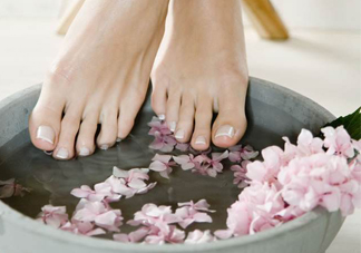 經(jīng)期可以用艾草泡腳嗎？來(lái)月經(jīng)能用艾草泡腳嗎？