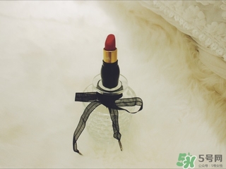 蘿卜丁口紅怎么打開(kāi)？蘿卜丁口紅打開(kāi)方法