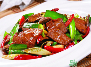 薺菜和豬肝能一起吃嗎？豬肝和芥菜能一起吃嗎？