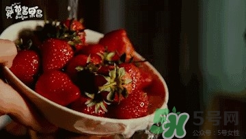 草莓吃完喝啤酒會(huì)中毒嗎？吃草莓后喝啤酒會(huì)不會(huì)中毒