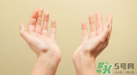 早起手心發(fā)熱怎么回事？早起手心為什么發(fā)熱？