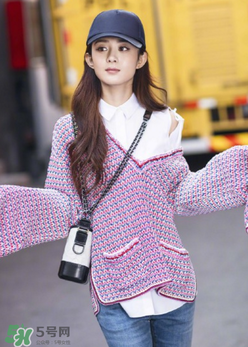 香奈兒gabrielle手袋怎么搭配？chanel gabrielle包包怎么背好看？