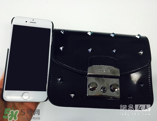 furla芙拉和蔻馳哪個(gè)好？芙拉和蔻馳包包哪個(gè)檔次高？