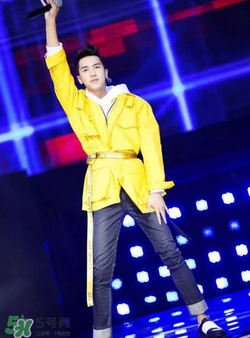 off white黃腰帶怎么系？off white腰帶怎么綁？