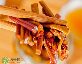 吃蕨菜會(huì)過敏嗎？皮膚過敏能吃蕨菜嗎？