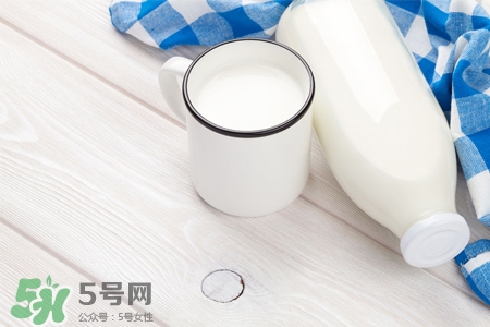 過敏性鼻炎可以喝牛奶嗎？鼻炎患者可以喝牛奶嗎？