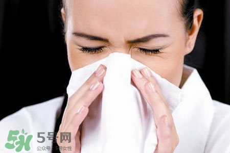 過(guò)敏性鼻炎能抽煙嗎？抽煙會(huì)使過(guò)敏性鼻炎加重嗎？