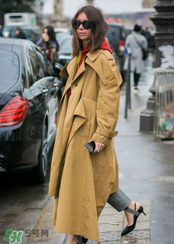 卡其色風(fēng)衣怎么搭配？卡其色風(fēng)衣怎么搭配好看？