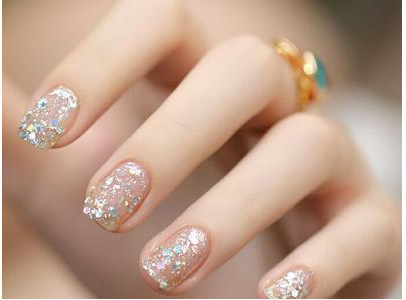 腳上的灰指甲怎么治療？腳上的灰指甲的治療方法