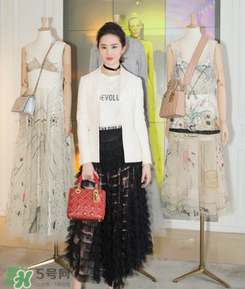 淺色西裝怎么搭配？淺色系西裝怎么搭配好看？