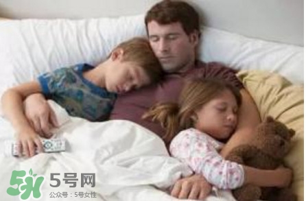 一家三口都尿床 尿床是怎么回事