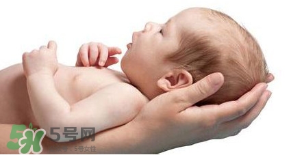 新生兒打嗝怎么辦？新生兒打嗝要怎么做