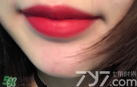 美寶蓮女皇色是哪個(gè)色號(hào)？美寶蓮女皇色口紅試色