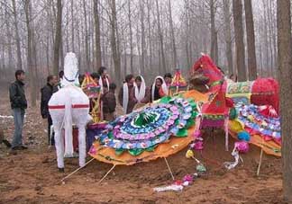 為什么新墳三年不能動(dòng)土？新墳三年填土對(duì)誰(shuí)不好？