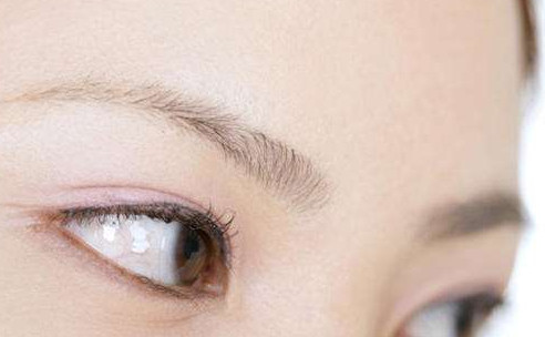 眼睛抽搐是什么引起的？眼睛抽搐怎么回事