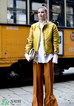 黃色外套搭配什么顏色好看？黃色外套怎么搭配好看？