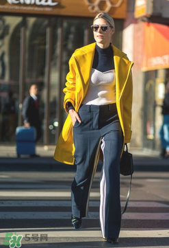 黃色外套搭配什么顏色好看？黃色外套怎么搭配好看？