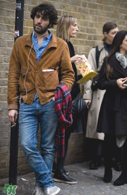 咖啡色外套配什么褲子？咖啡色衣服搭配什么褲子好看？