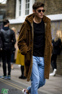 咖啡色外套配什么褲子？咖啡色衣服搭配什么褲子好看？