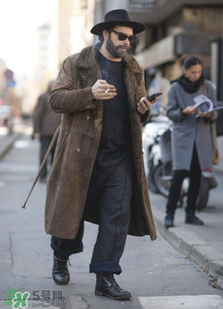 咖啡色外套配什么褲子？咖啡色衣服搭配什么褲子好看？