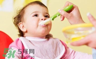 六個(gè)月寶寶輔食食譜 六個(gè)月輔食吃什么 六個(gè)月寶寶輔食食譜 六個(gè)月輔食吃什么